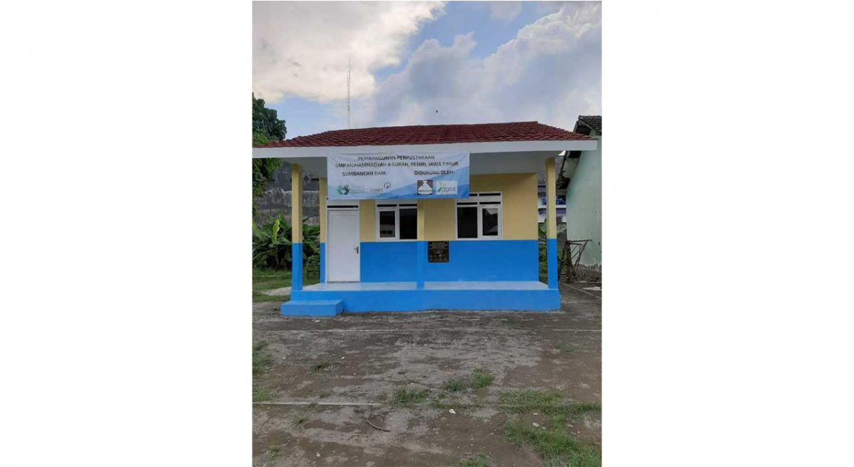 perpusdh3-1200×656-1.jpg Dukung Fasilitas Literasi Sekolah: YIIM, INSIGHT, dan DAPENBUN Bangun Gedung Perpustakaan SMP Muhammadiyah 4 Gurah Kediri