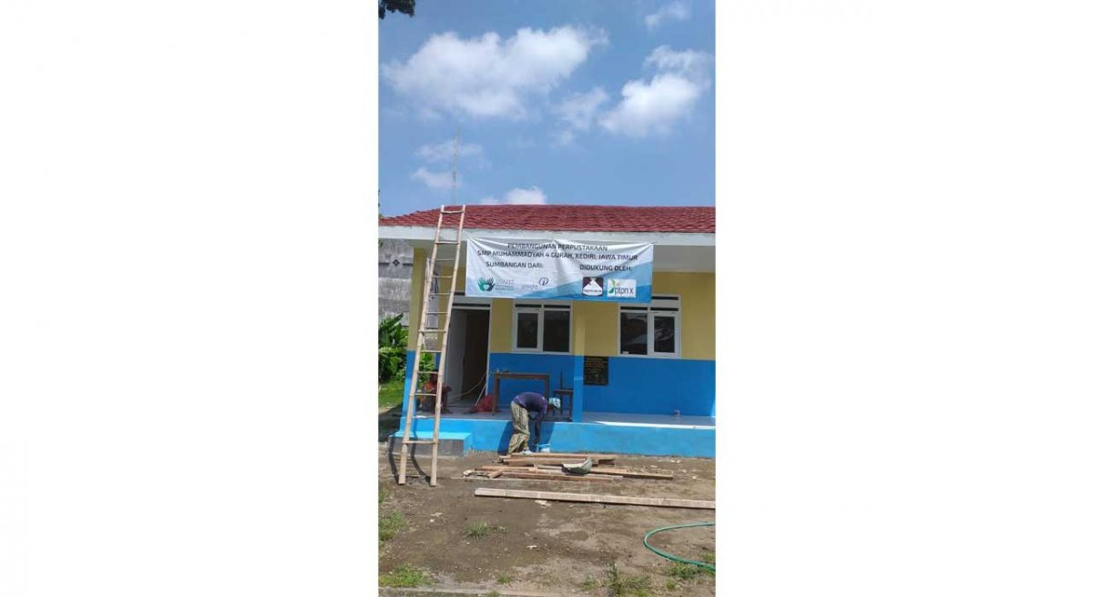 perpusdh5-1200×656-1.jpg Dukung Fasilitas Literasi Sekolah: YIIM, INSIGHT, dan DAPENBUN Bangun Gedung Perpustakaan SMP Muhammadiyah 4 Gurah Kediri