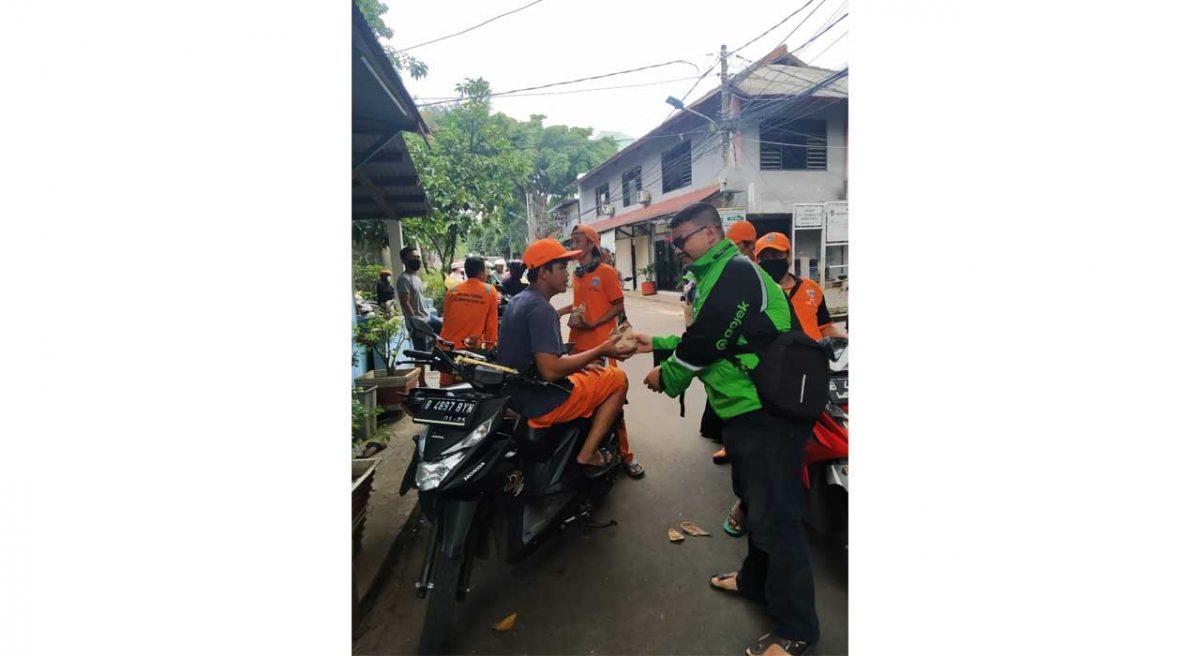 semcor10-1200×656-1.jpg Aksi Peduli Kemanusiaan YIIM dan INSIGHT: Berdayakan Warung Lokal dan Salurkan Bantuan Pangan bagi Pekerja Informal