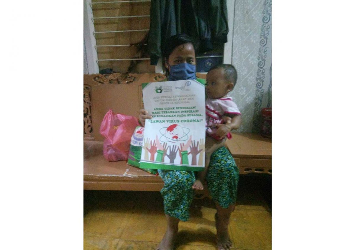 sumbang2ke6-1200×844-1.jpg Peduli Garis Depan dan Pekerja Rentan: YIIM dan INSIGHT Salurkan Bantuan Masker, Kaos Relawan PMI, serta Sembako di Jakarta dan Depok