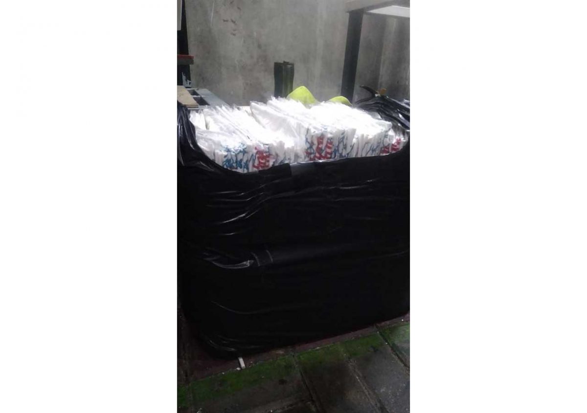 sumbang2ke9-1200×844-1.jpg Peduli Garis Depan dan Pekerja Rentan: YIIM dan INSIGHT Salurkan Bantuan Masker, Kaos Relawan PMI, serta Sembako di Jakarta dan Depok