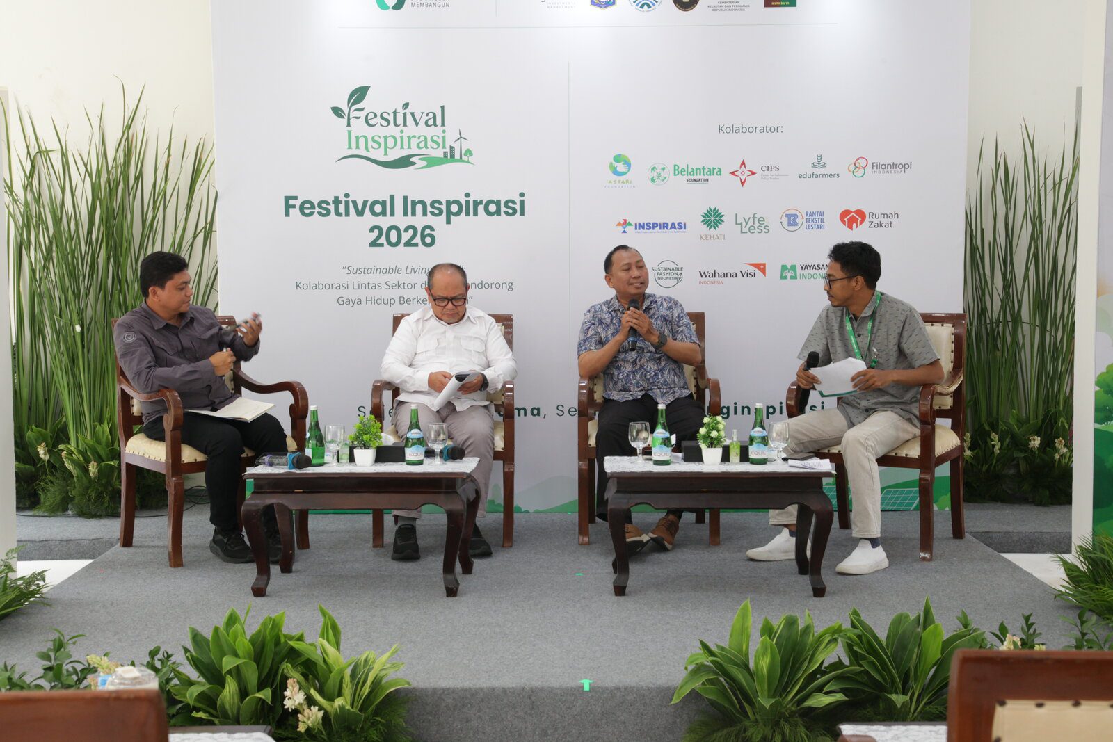 Diskusi panel talkshow pemanfaatan mangrove dan pesisir berdaya pada Festival Inspirasi 2026 di Taman Bendera Pusaka