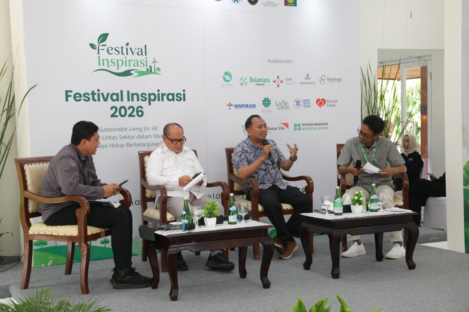 Toufik Alansar Mengulas Keterkaitan Konservasi Mangrove dan Ekonomi Pesisir Toufik Alansar berbicara mengenai integrasi pemberdayaan masyarakat dalam pelestarian hutan mangrove